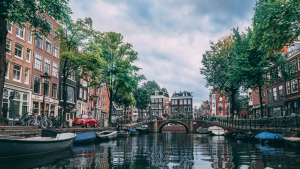 amsterdam-architecture-bicycles-2031706